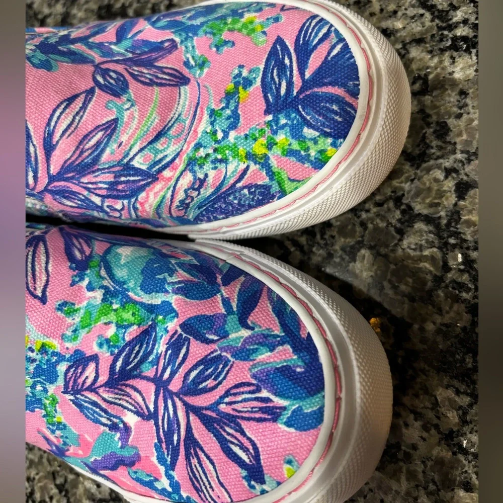 Lilly Pulitzer Julie Slip On Canvas tropical Skater Sneakers Size 6